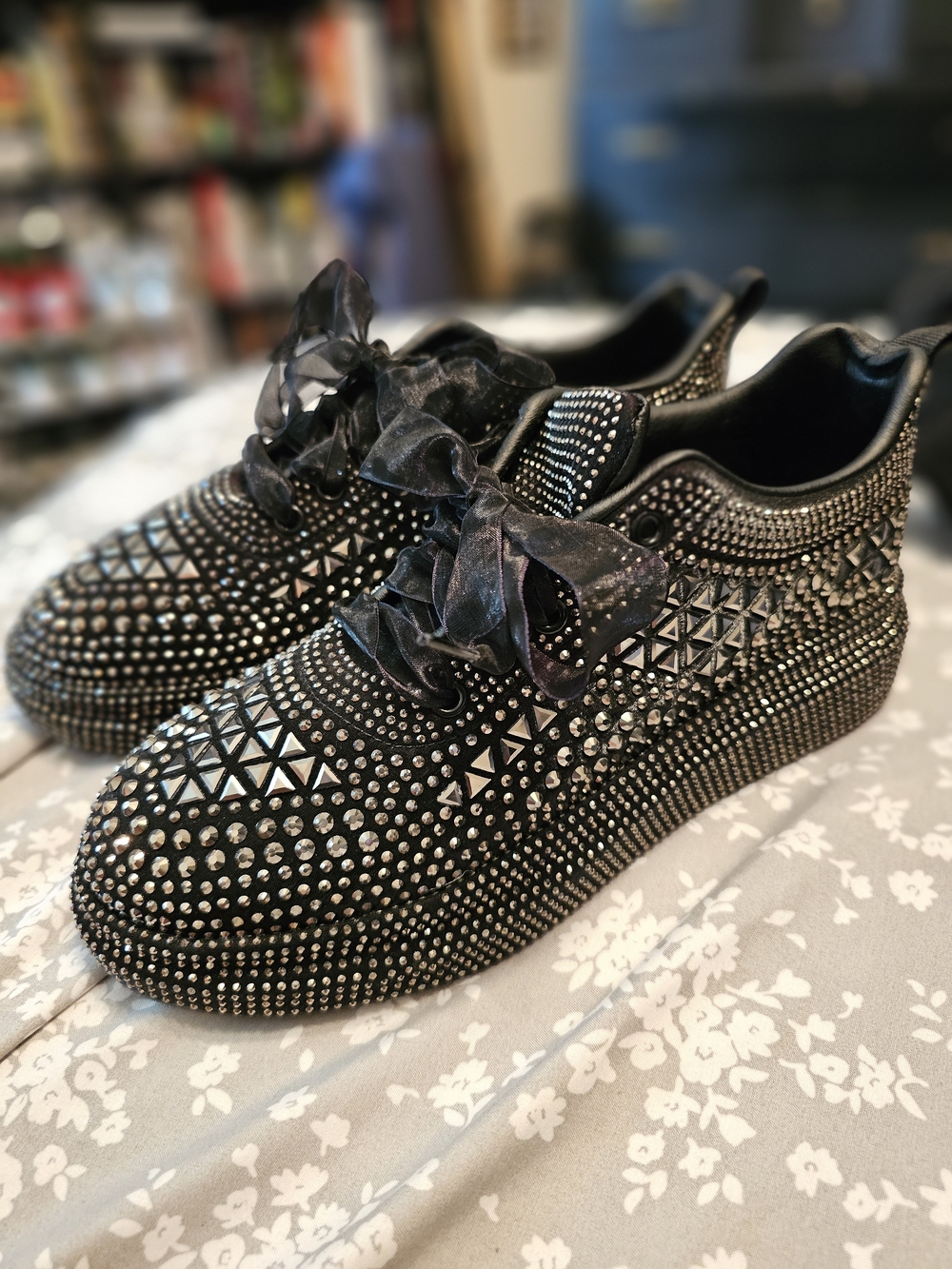 Sz9 Black Crystal-Embellished Fashion Sneakers
